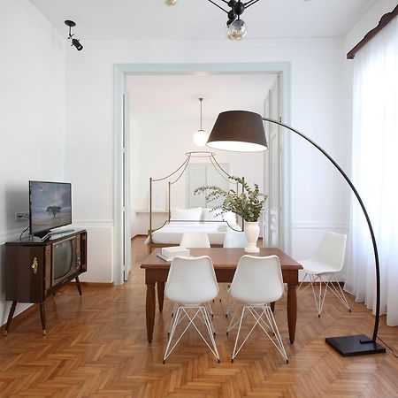 Live In Athens, Thiseio Historic House Экстерьер фото